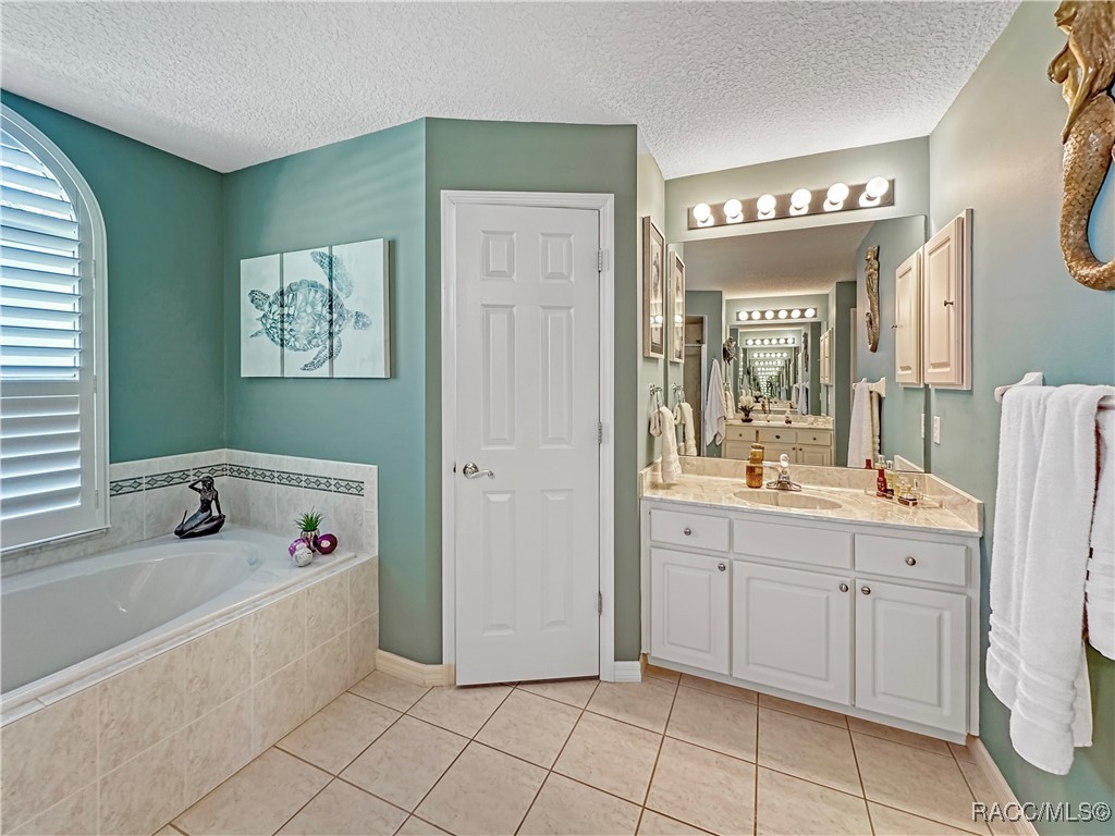 3874 E Arbor Lakes Drive