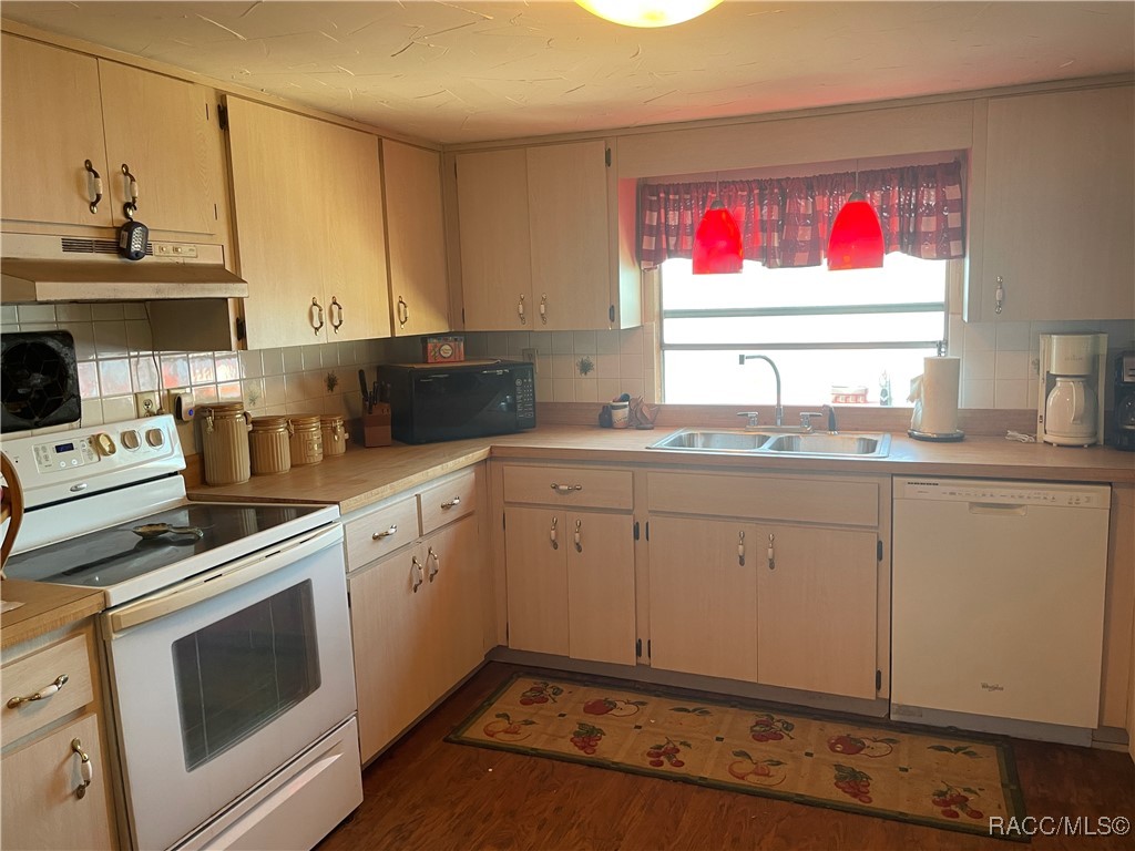 3735 E Eagle Trail