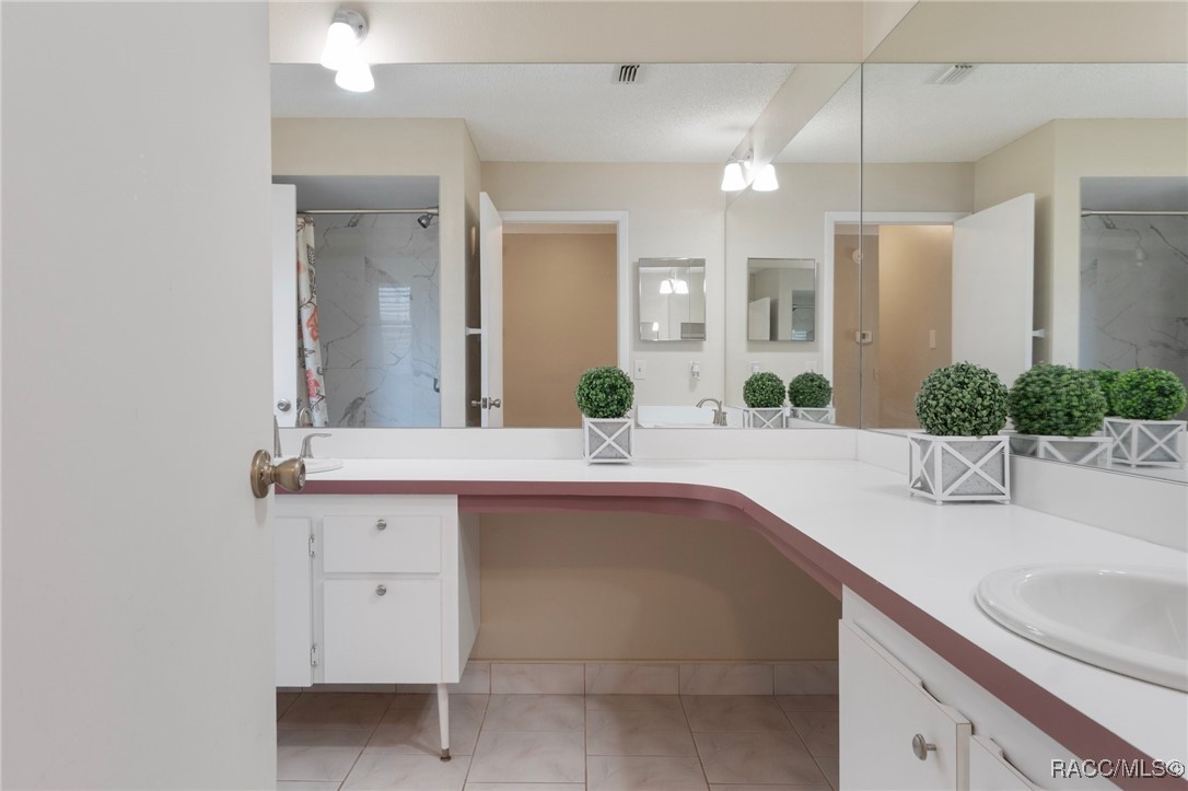 5118 W Kristina Loop
