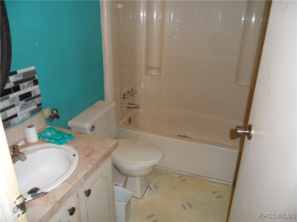 5250 W Rolling View Place