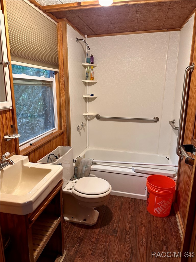 5809 S Hellgate Island