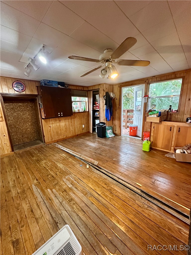 5809 S Hellgate Island