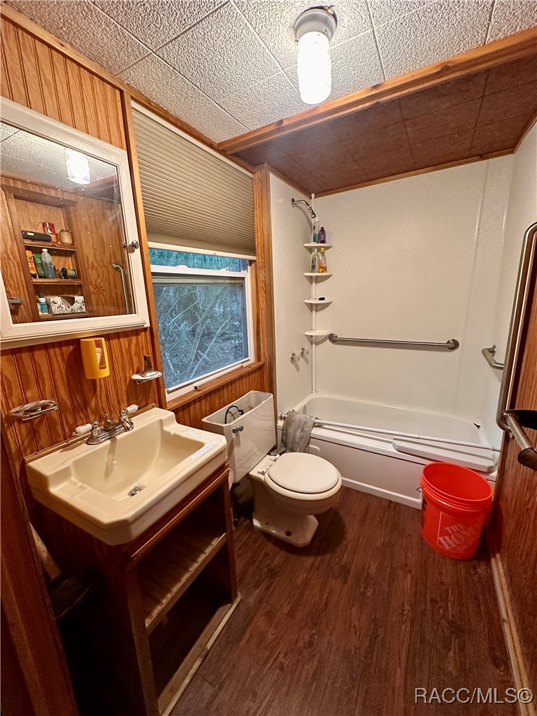 5809 S Hellgate Island