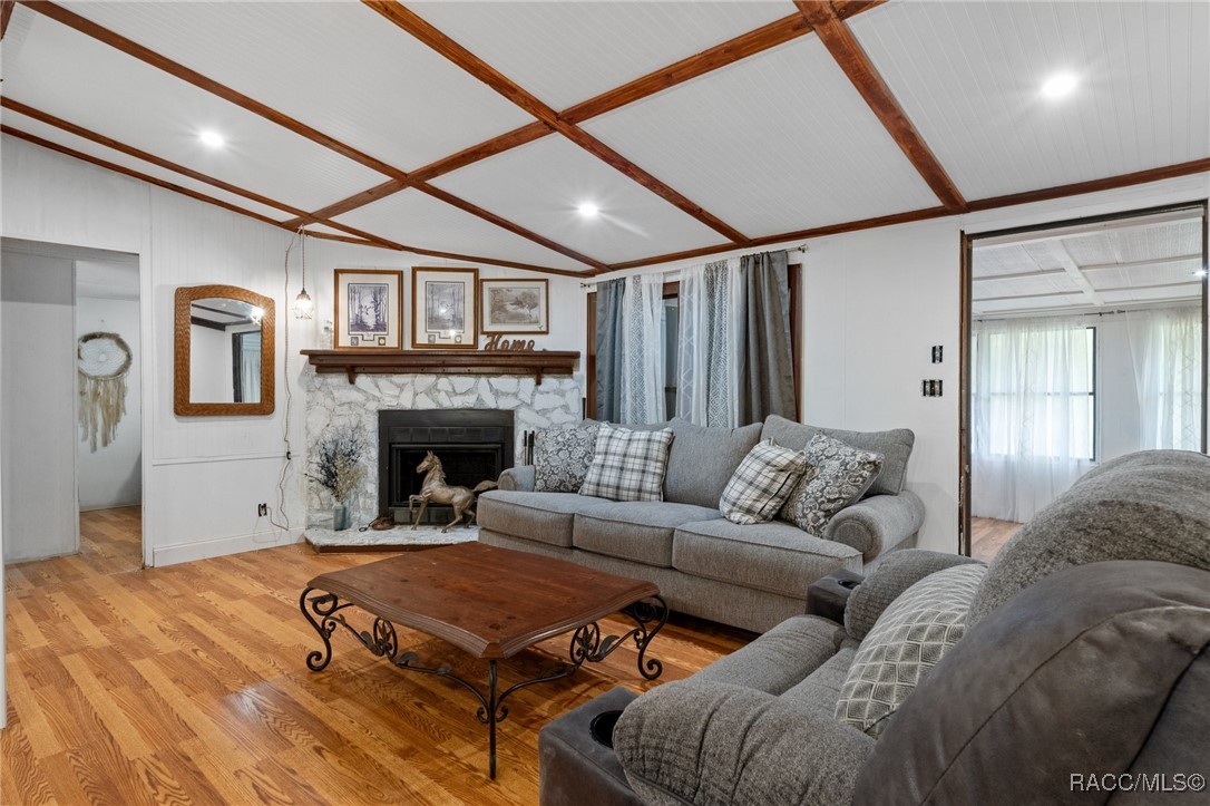 186 Gladys Avenue
