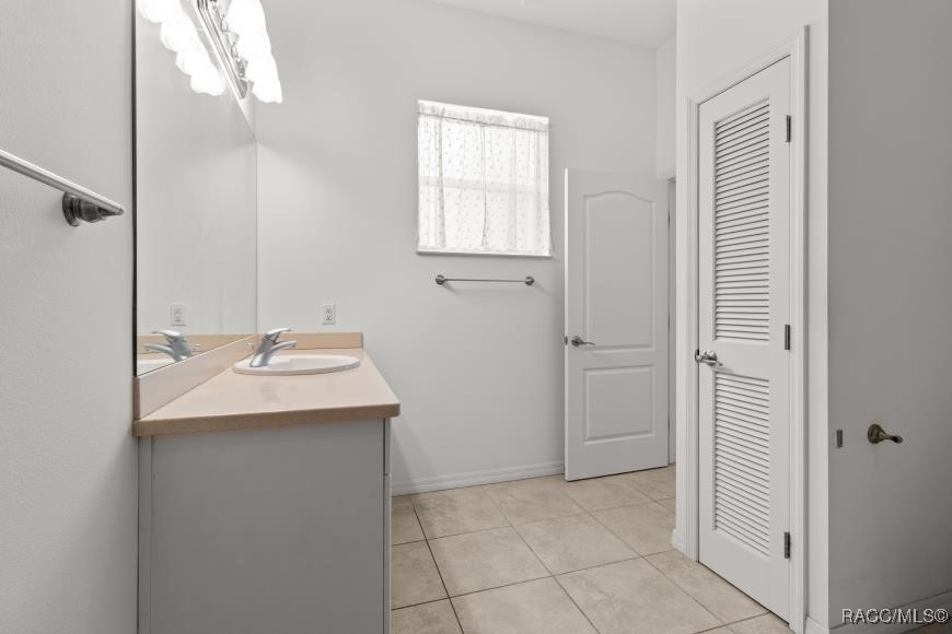 5605 N Mock Orange Drive