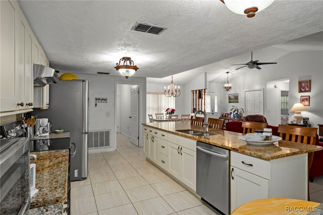 12 Sycamore Court W