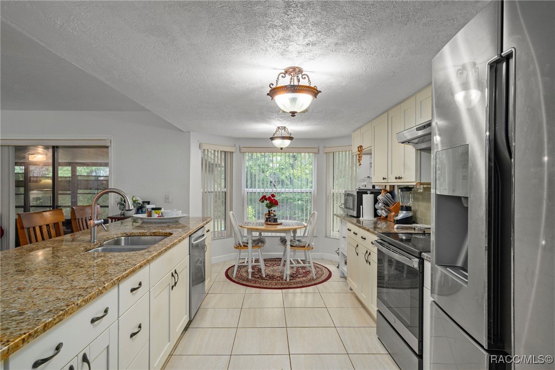 12 Sycamore Court W