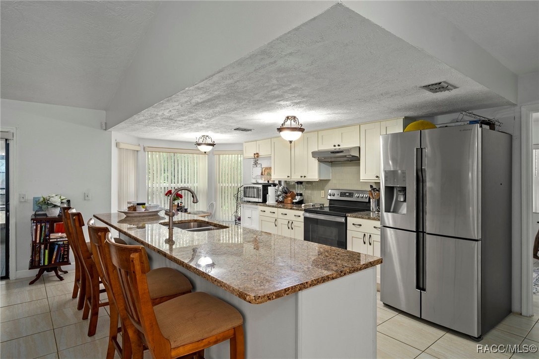 12 Sycamore Court W