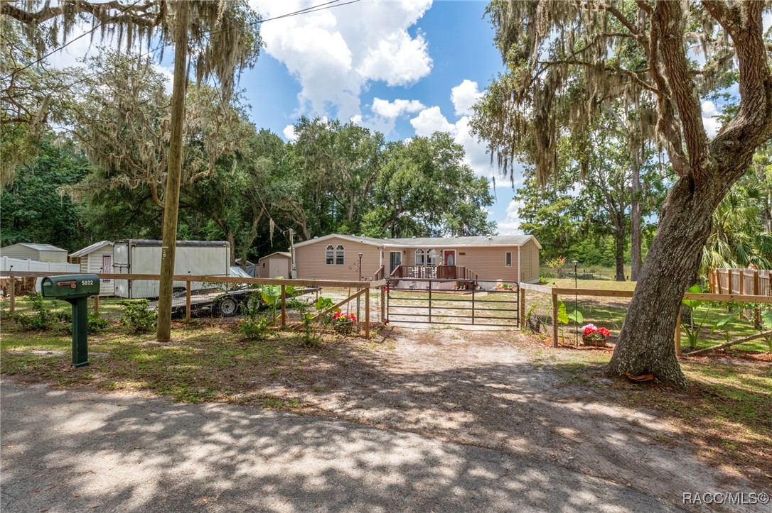5822 N Tsala Apopka Drive