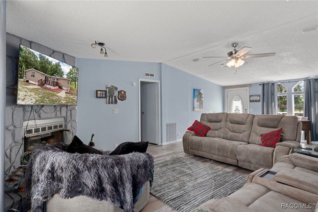 5822 N Tsala Apopka Drive