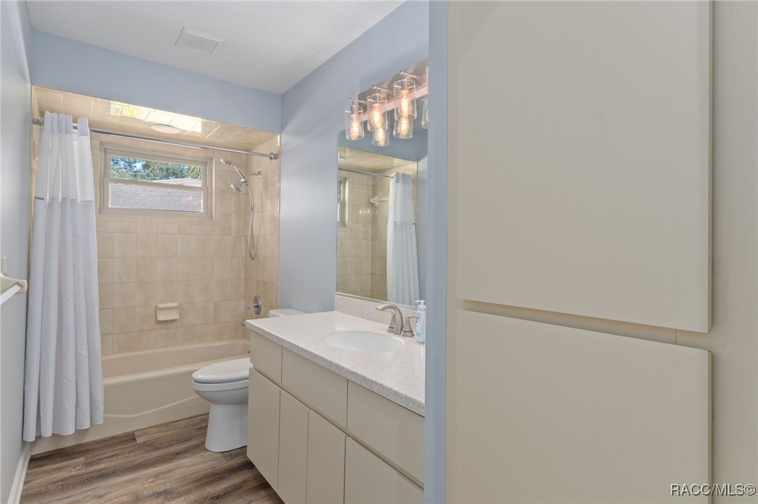 5146 S Riverside Drive