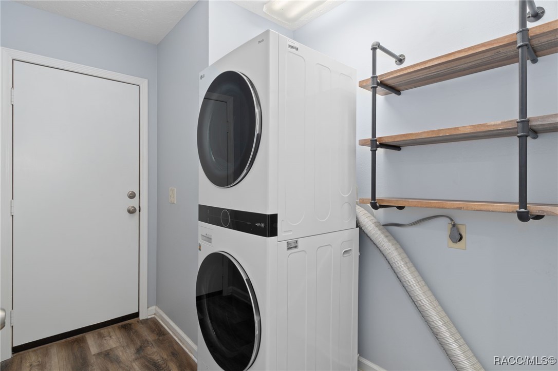 5146 S Riverside Drive