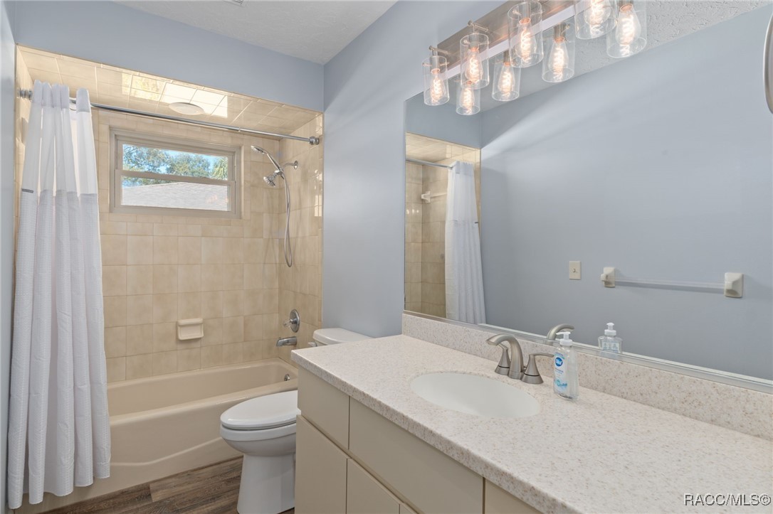 5146 S Riverside Drive