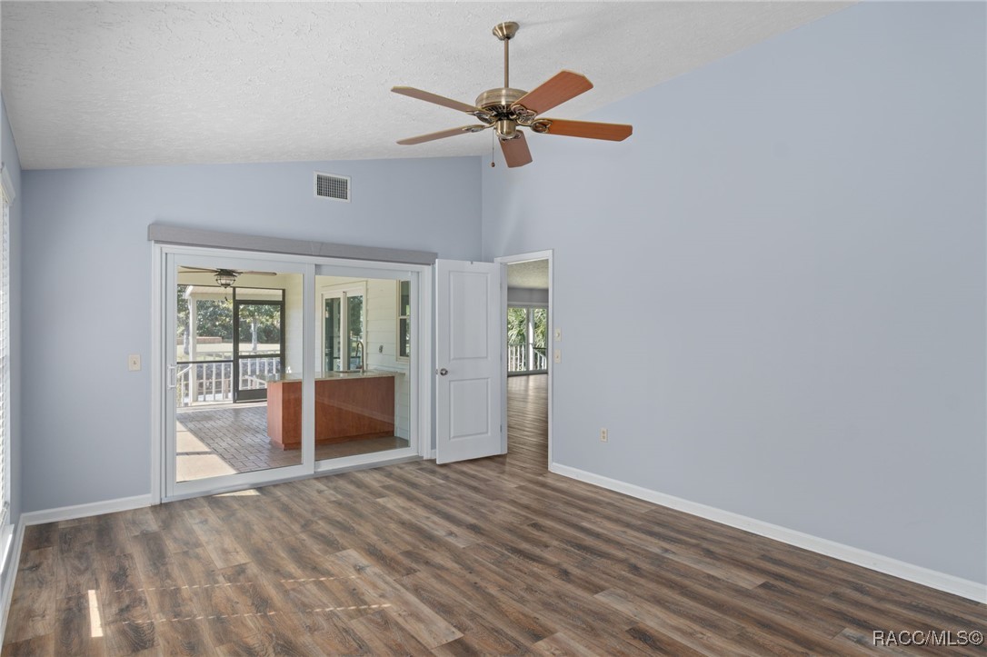 5146 S Riverside Drive