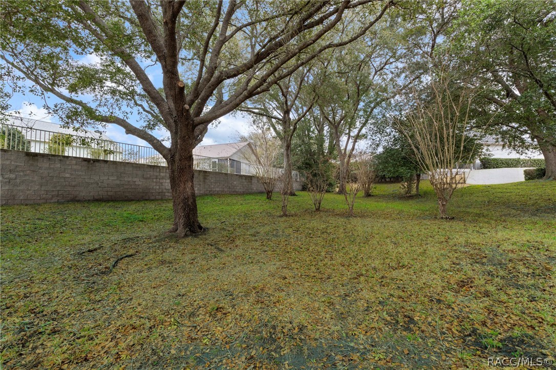 588 W Hillwood Path