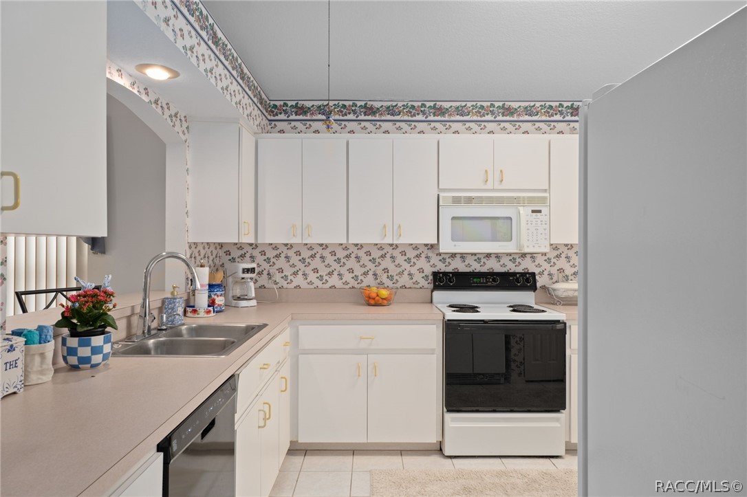 588 W Hillwood Path