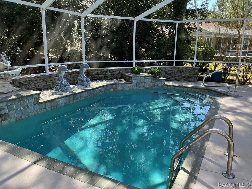 588 W Hillwood Path