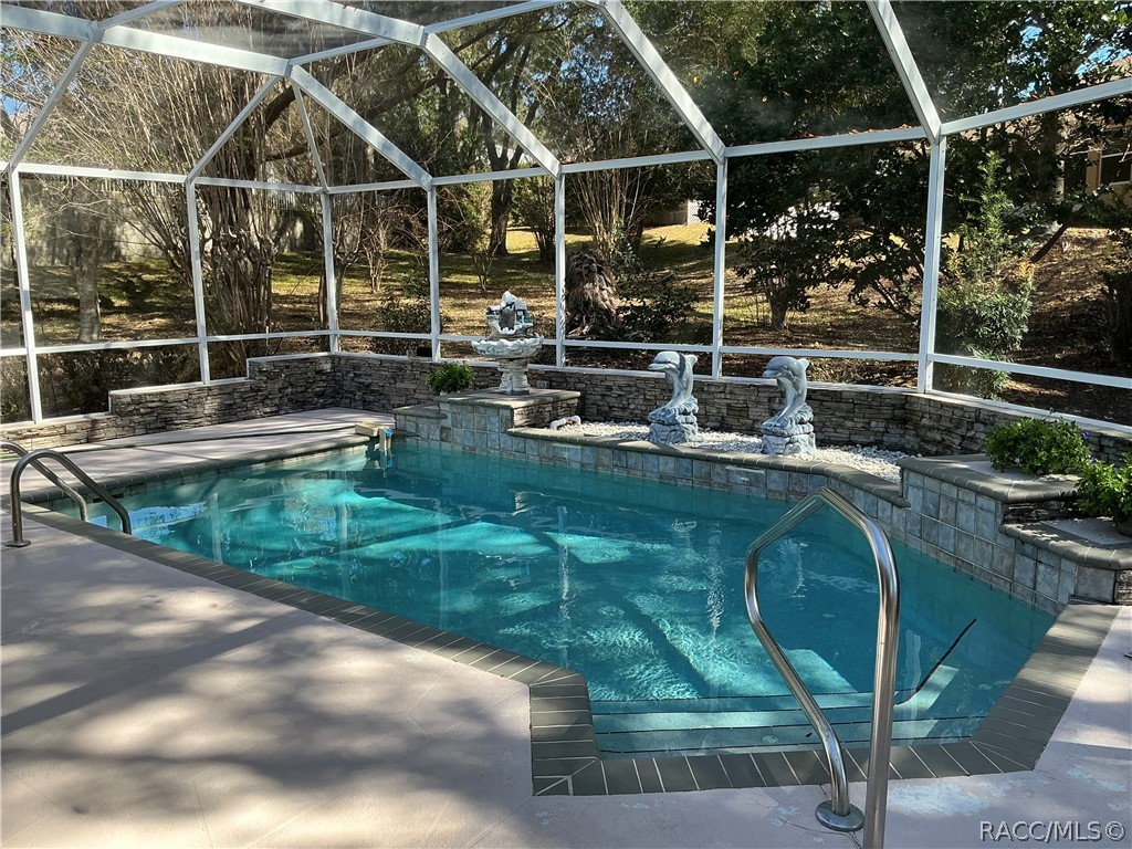 588 W Hillwood Path
