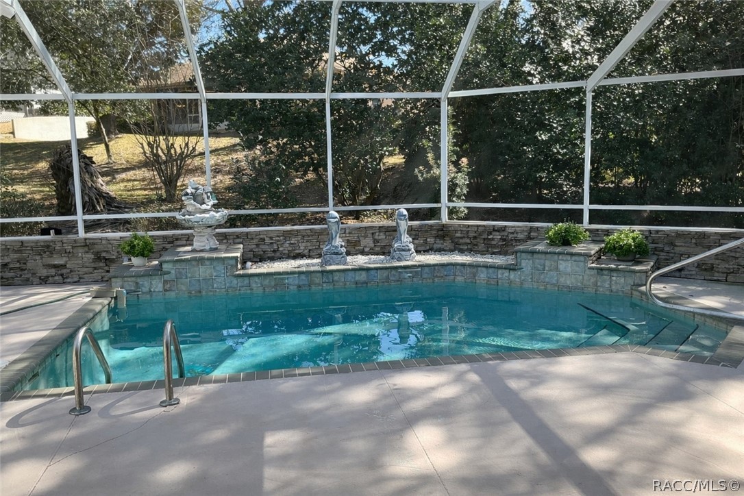 588 W Hillwood Path