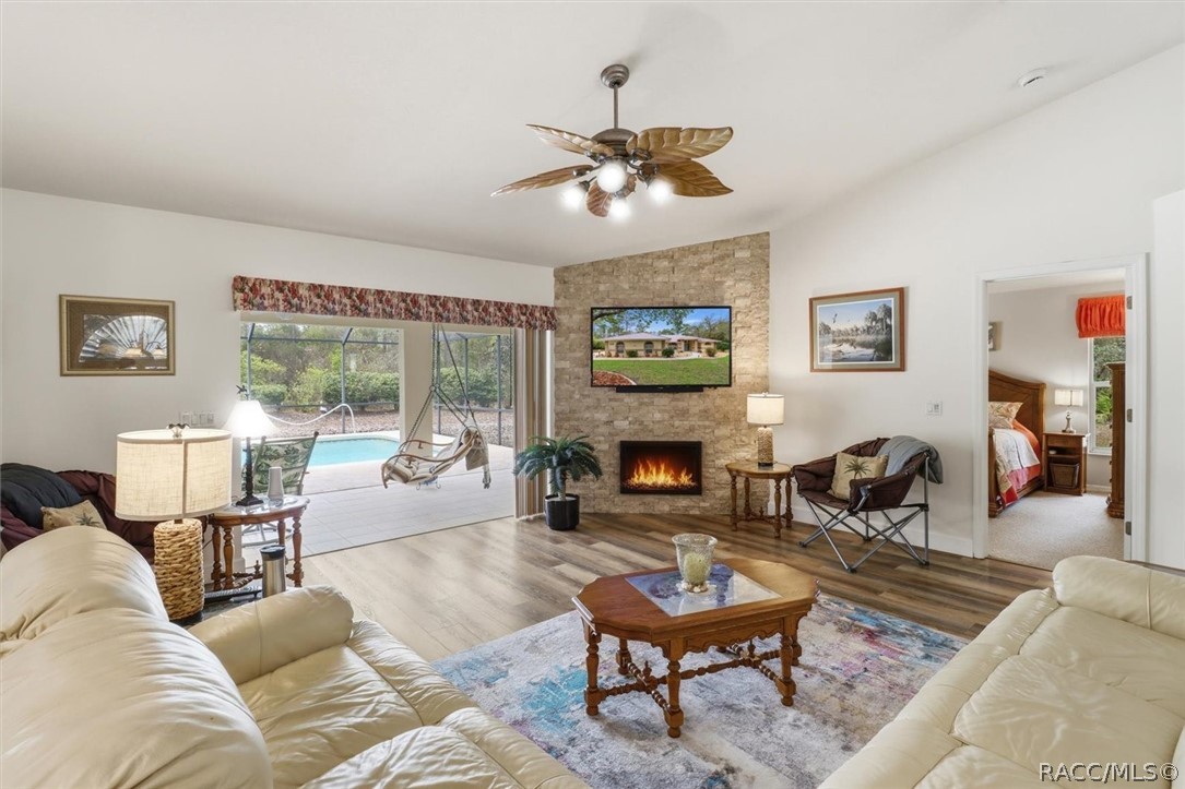 4474 W Horseshoe Drive