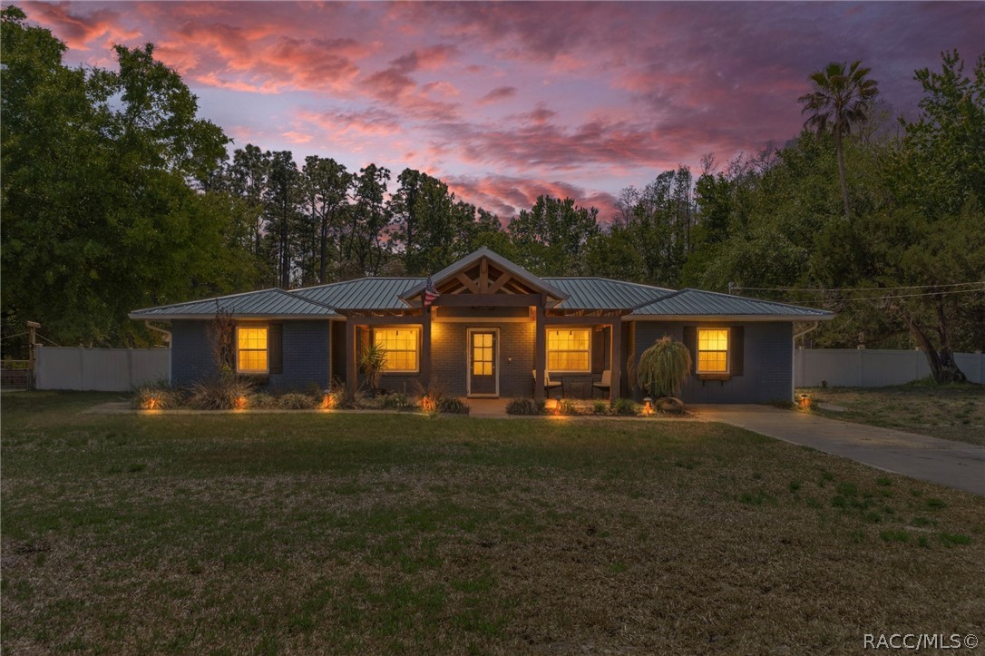 7950 W Inn Lane