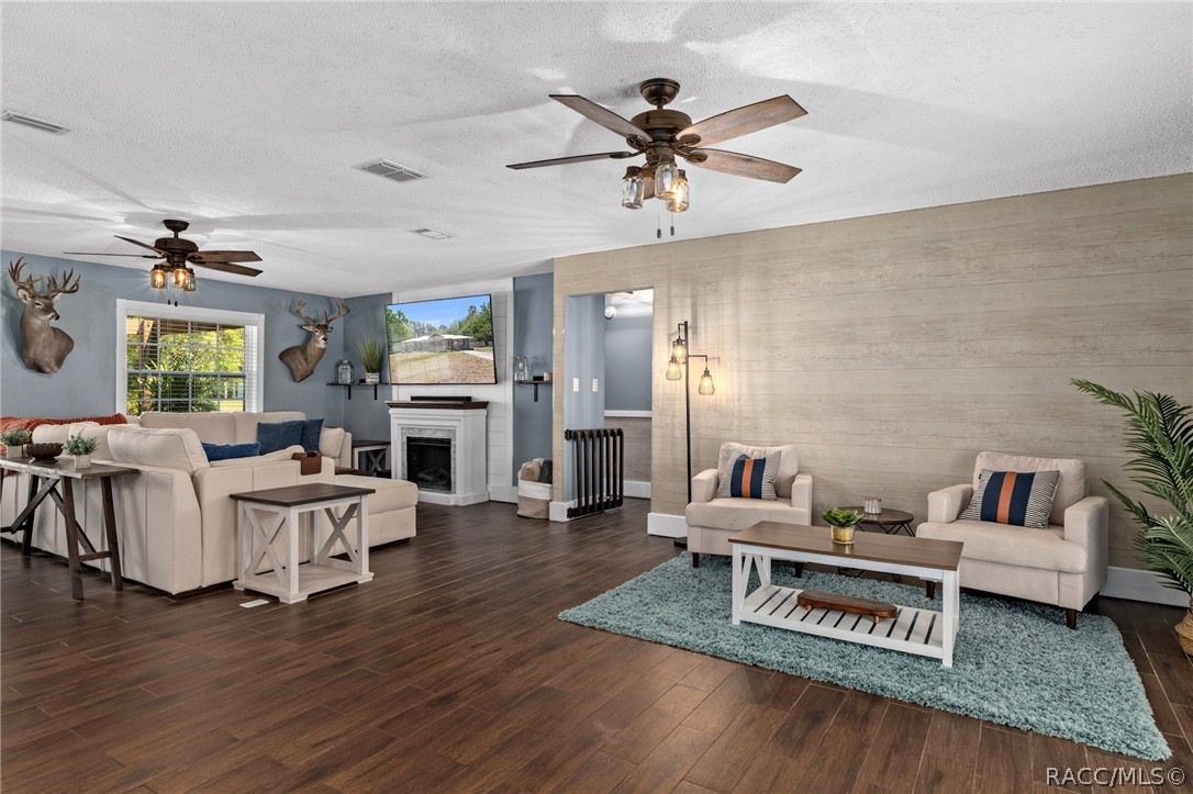 7950 W Inn Lane