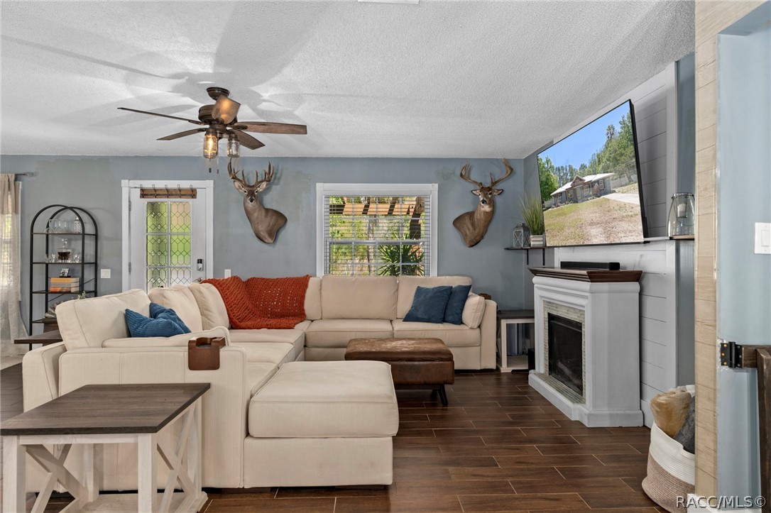 7950 W Inn Lane