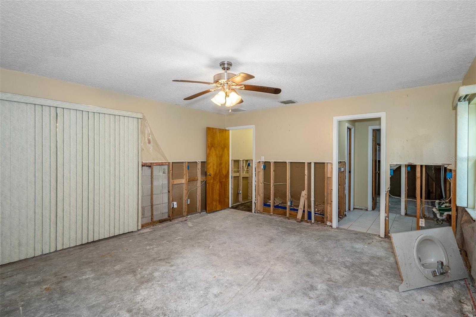 11860 W FISHERMAN LN