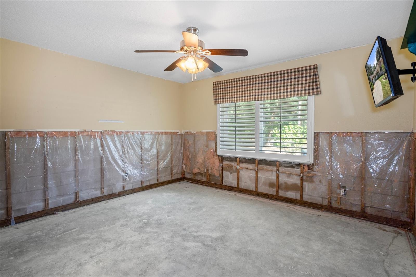 11860 W FISHERMAN LN