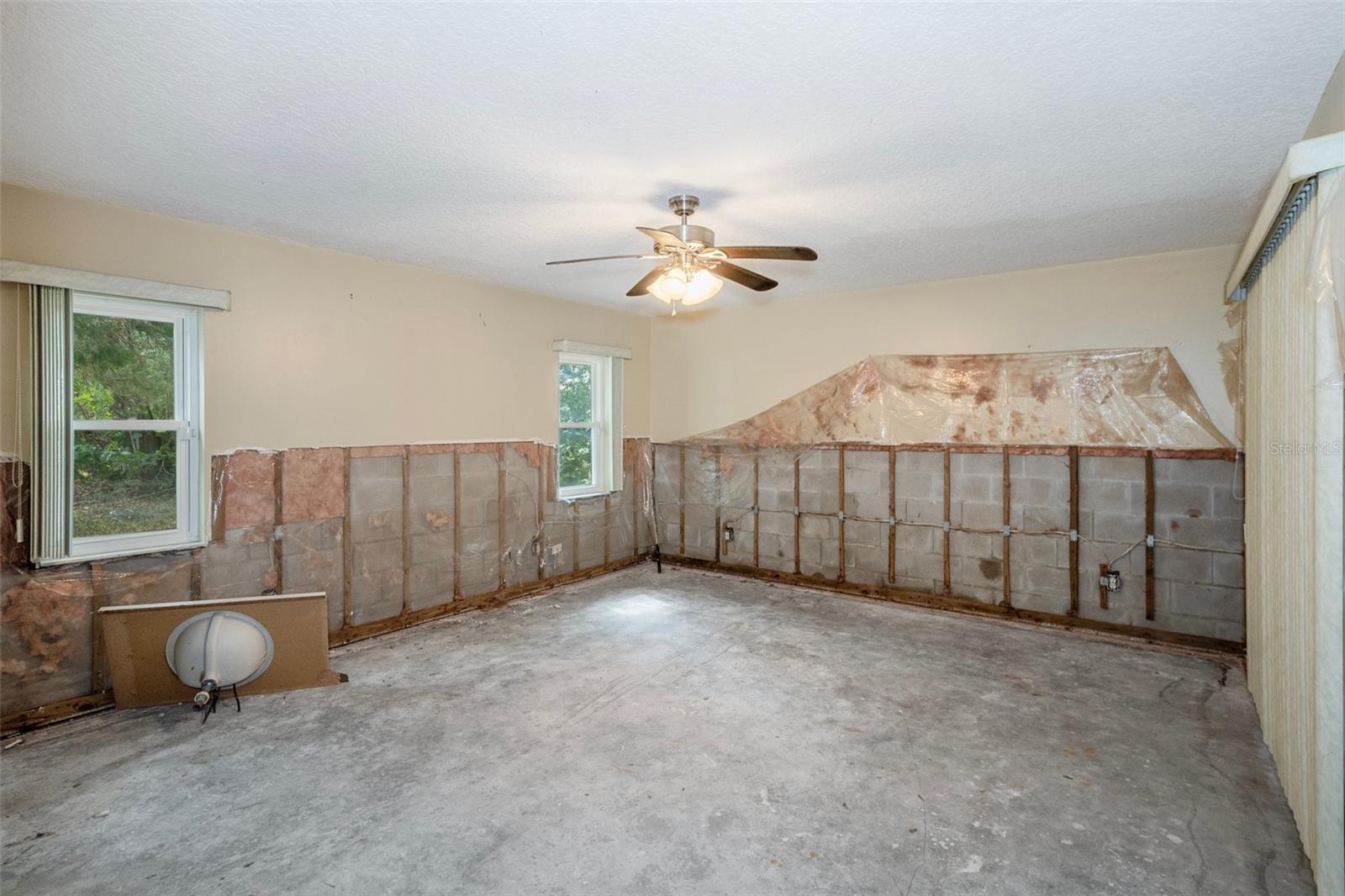 11860 W FISHERMAN LN