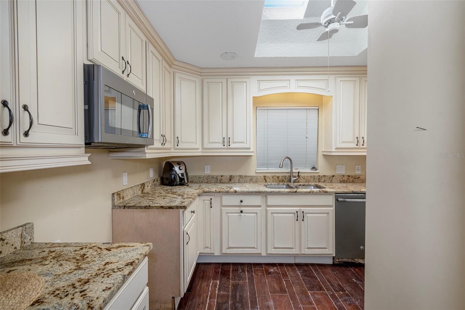 11860 W FISHERMAN LN