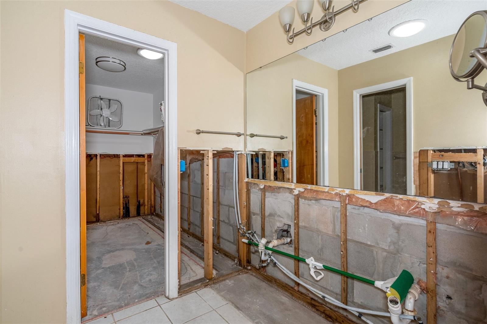 11860 W FISHERMAN LN