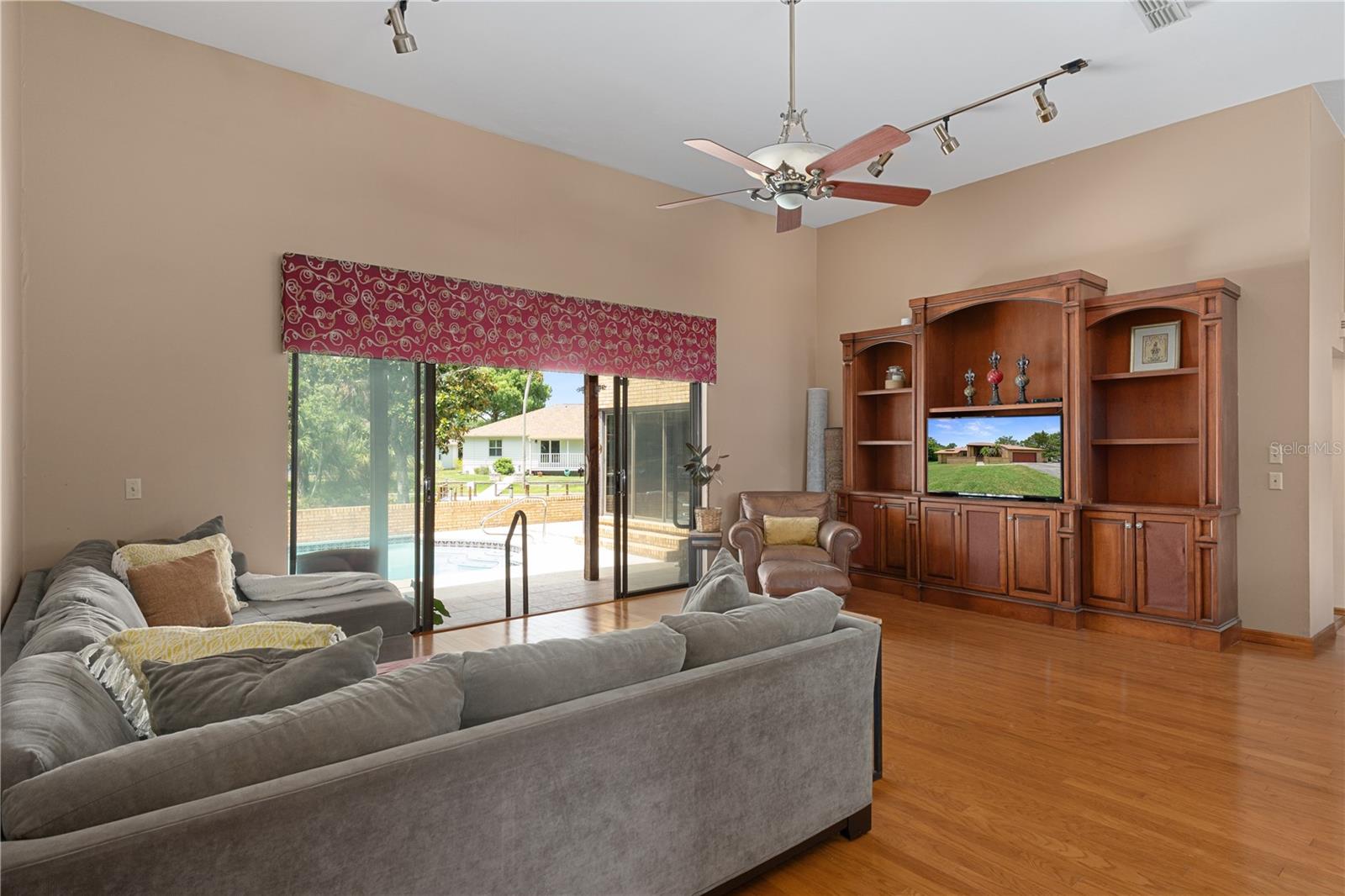 11649 W CLUBVIEW DR