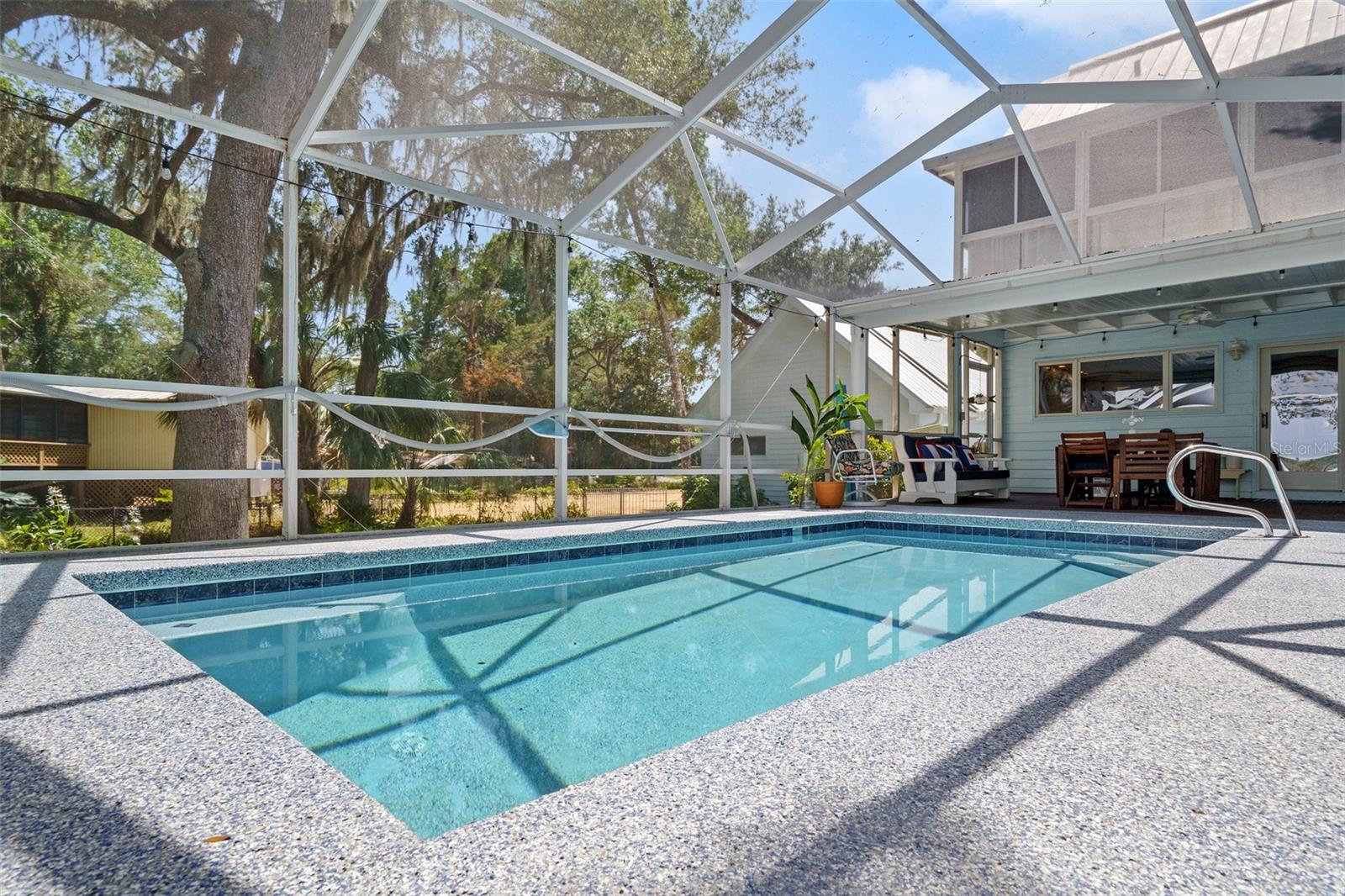 6085 S ROYAL DR