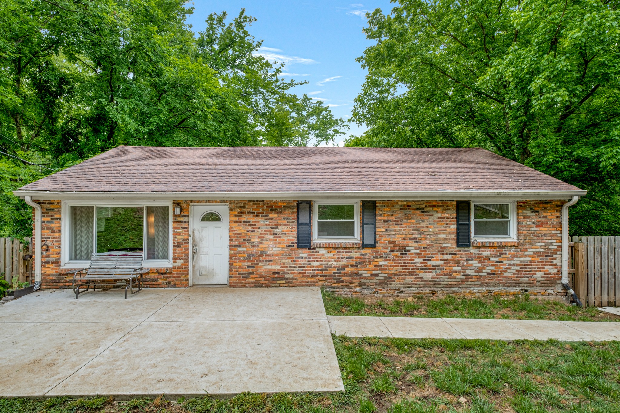 3909 Creekside Dr