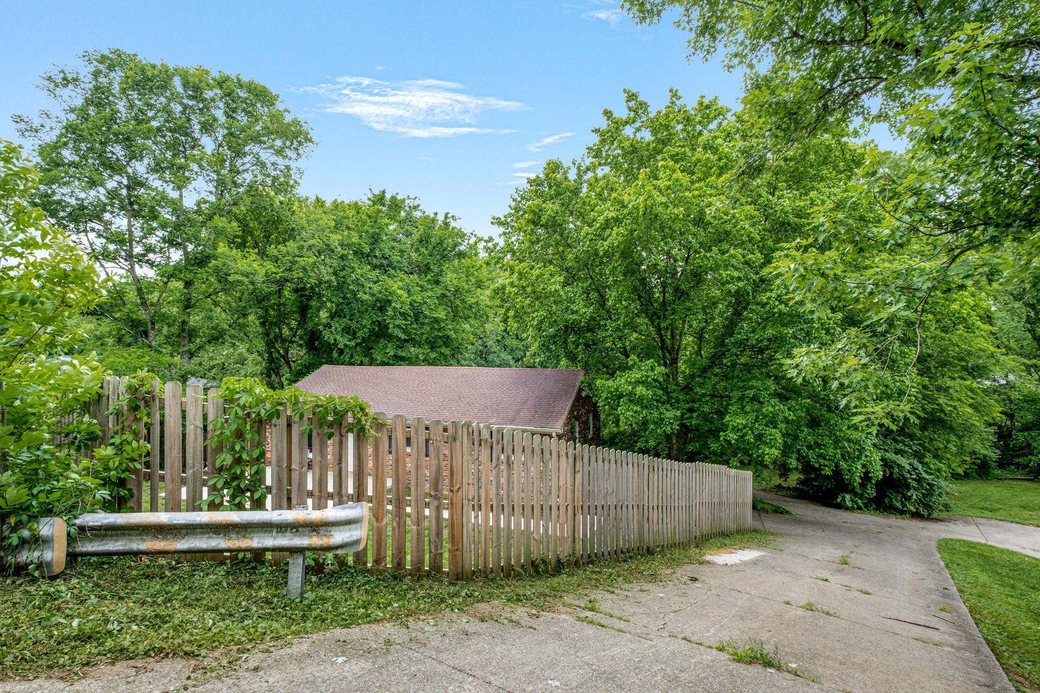 3909 Creekside Dr