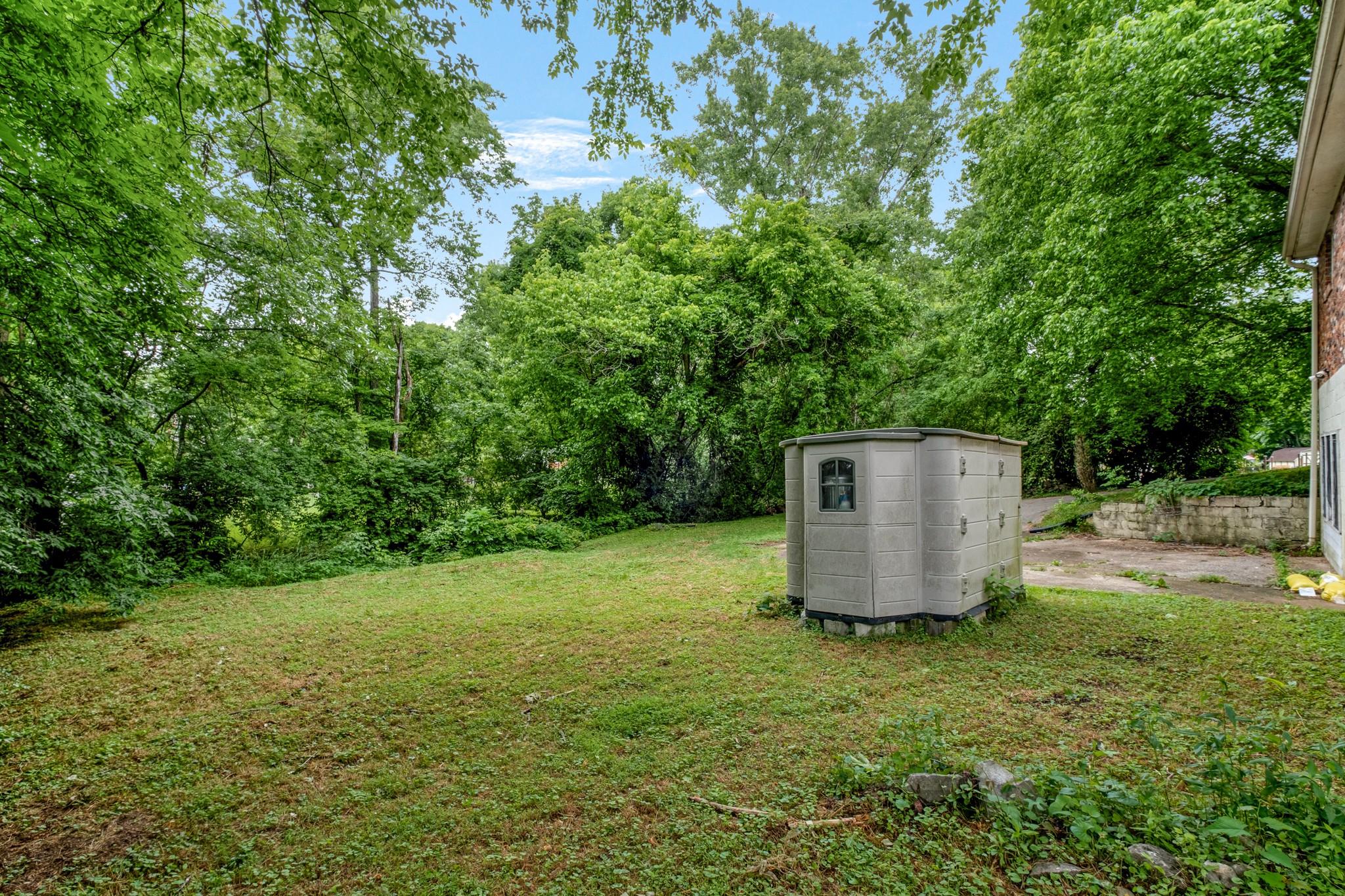 3909 Creekside Dr