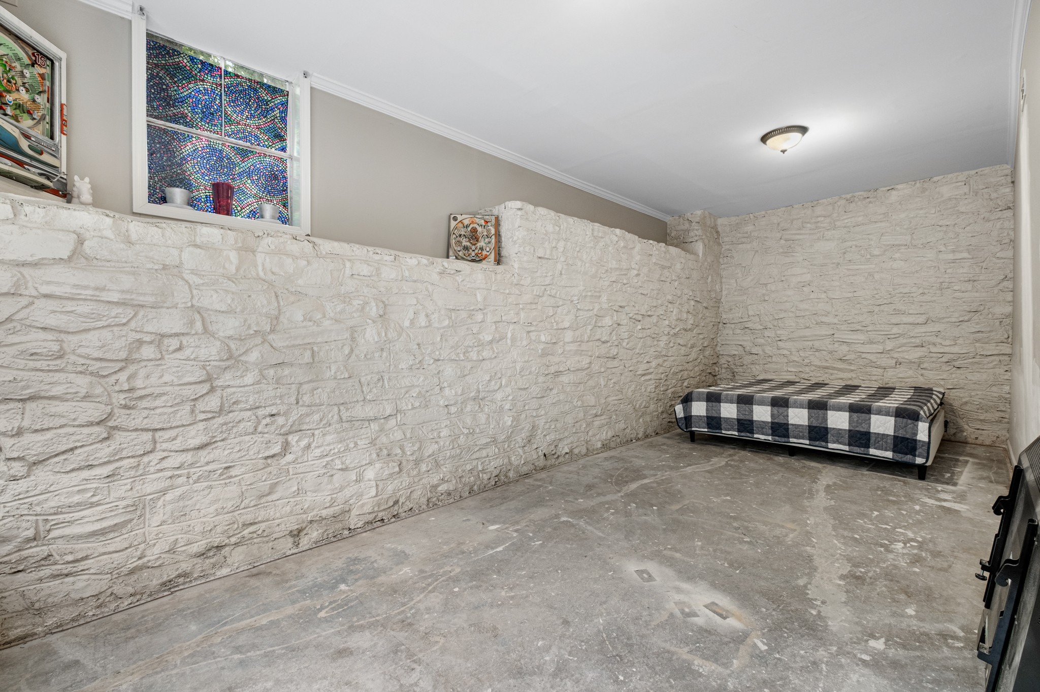 3909 Creekside Dr