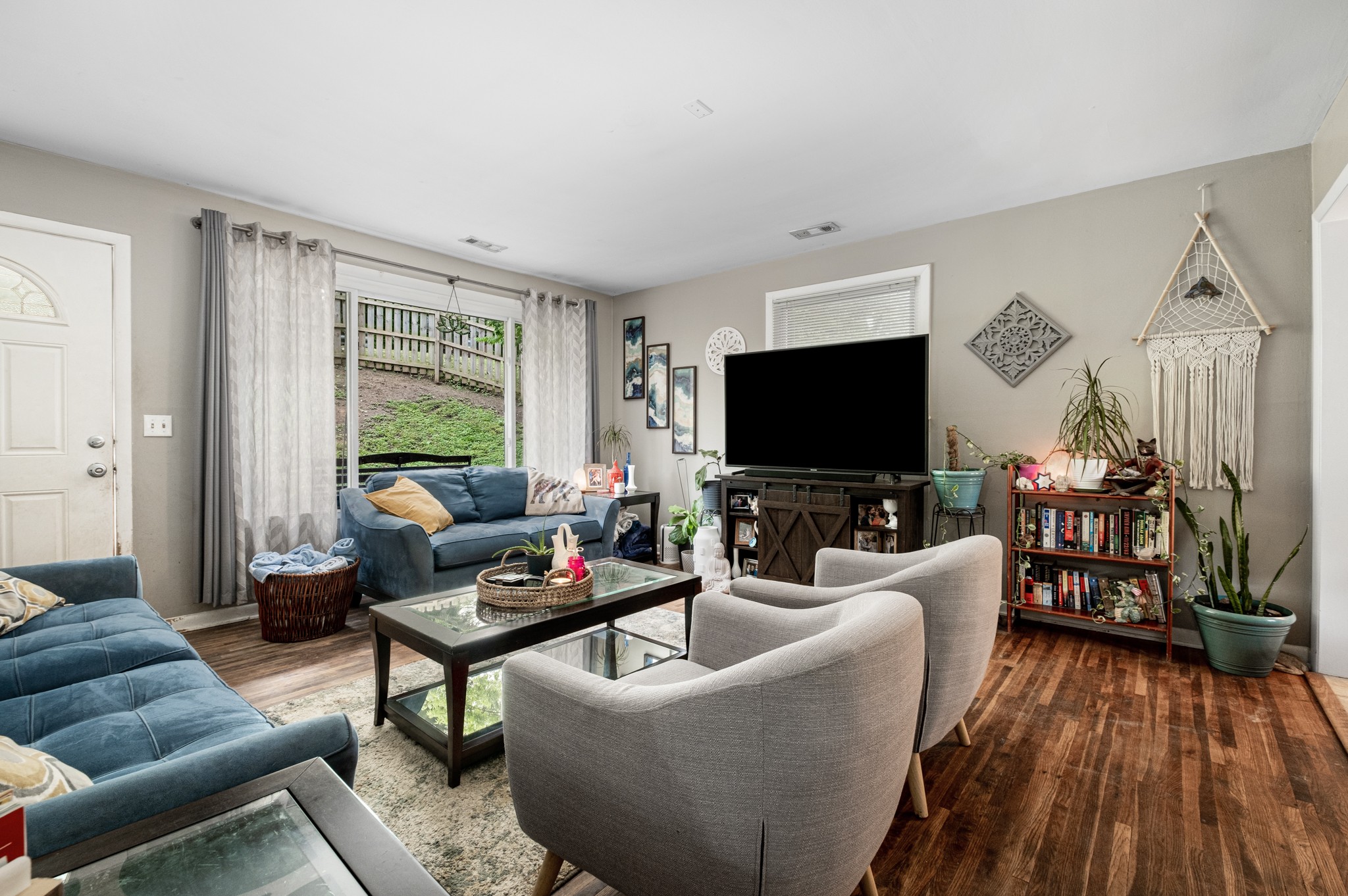 3909 Creekside Dr