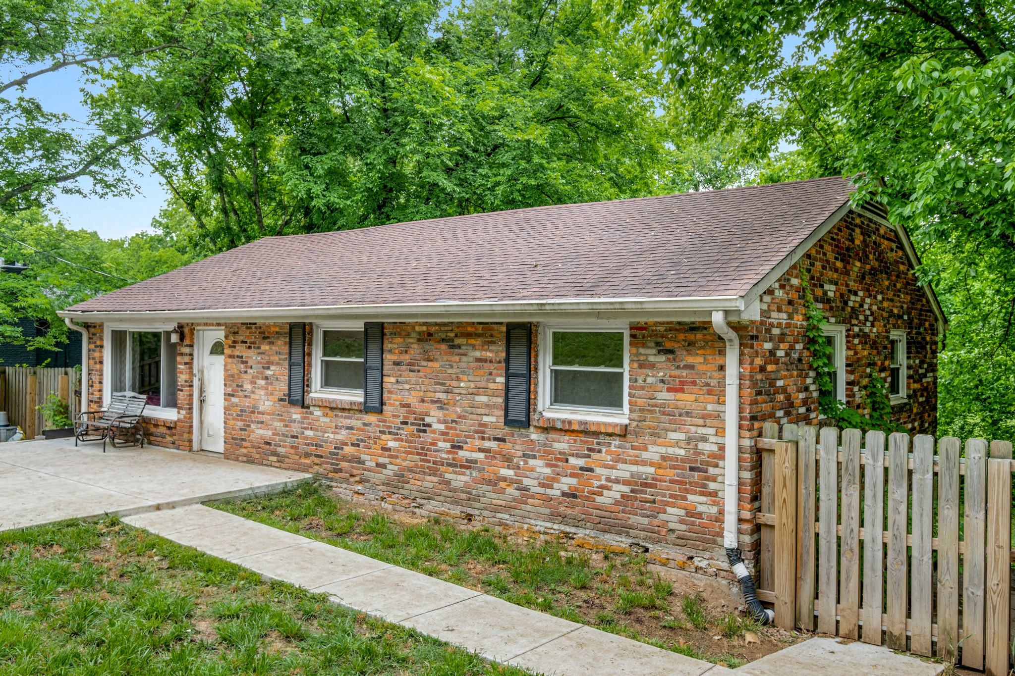 3909 Creekside Dr