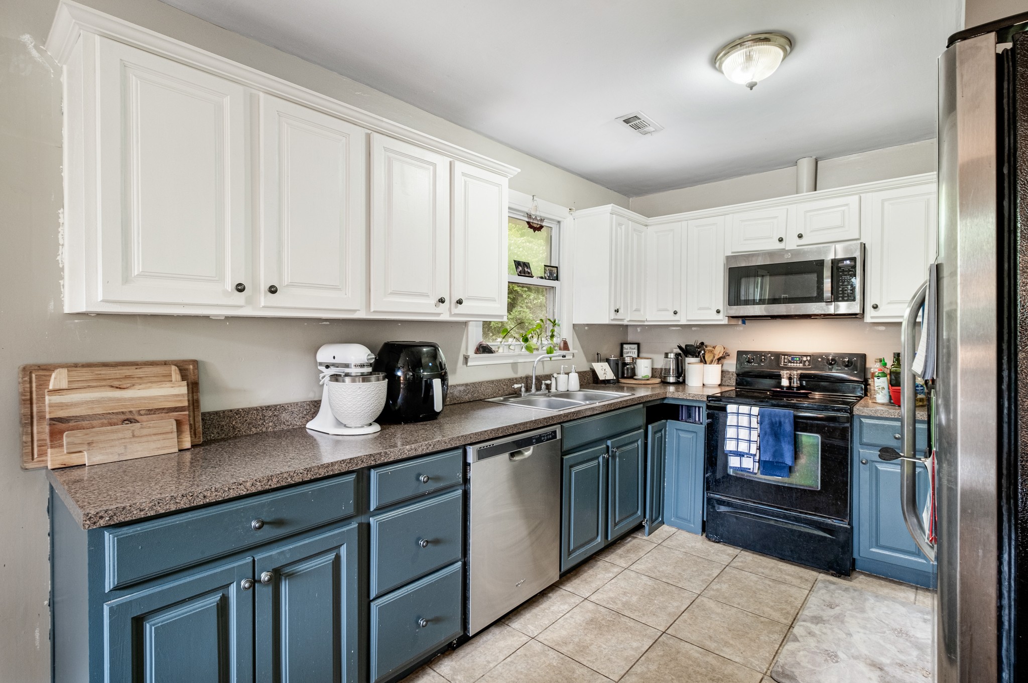 3909 Creekside Dr