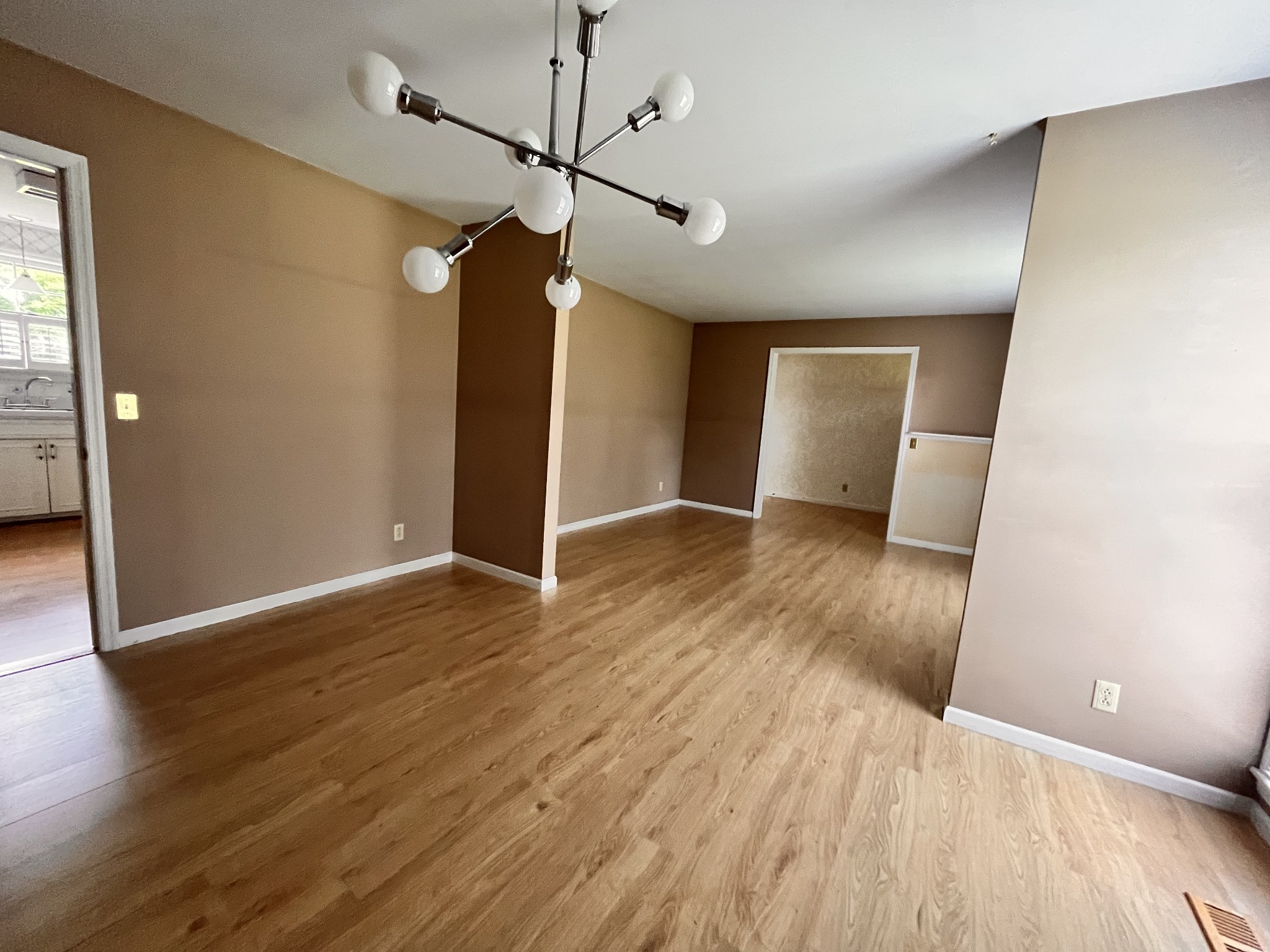9014 Carondelet Pl
