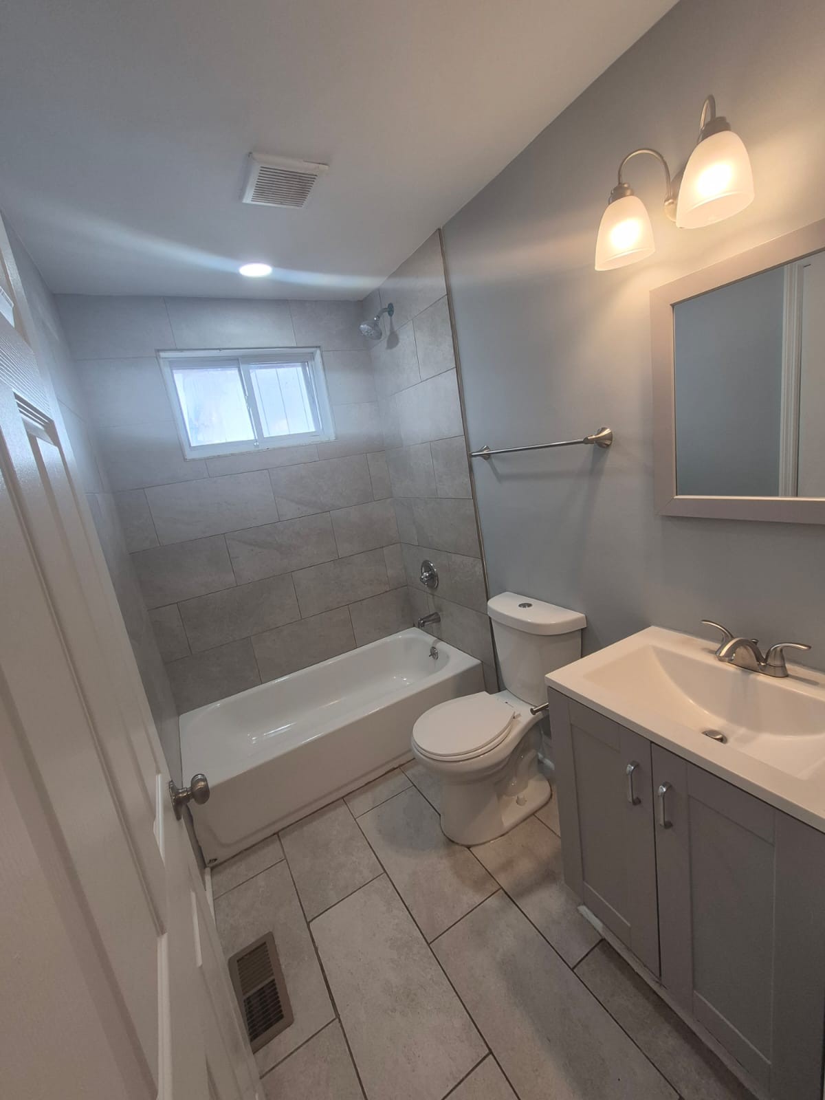 883 W Sharpe Ave Unit: A