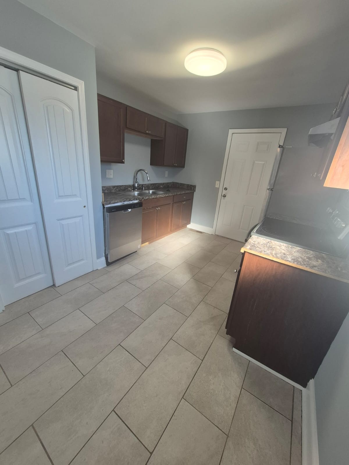 883 W Sharpe Ave Unit: A