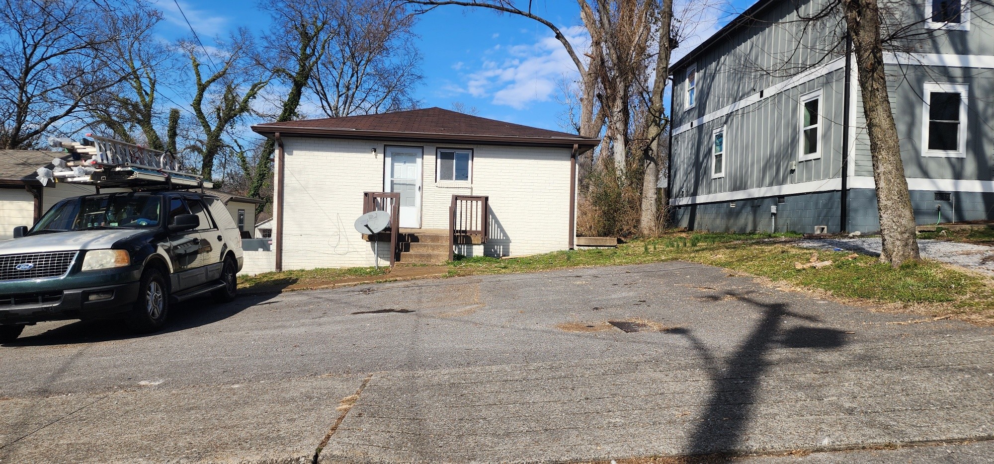 883 W Sharpe Ave Unit: A