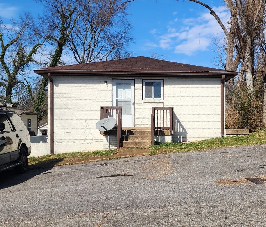 883 W Sharpe Ave Unit: A
