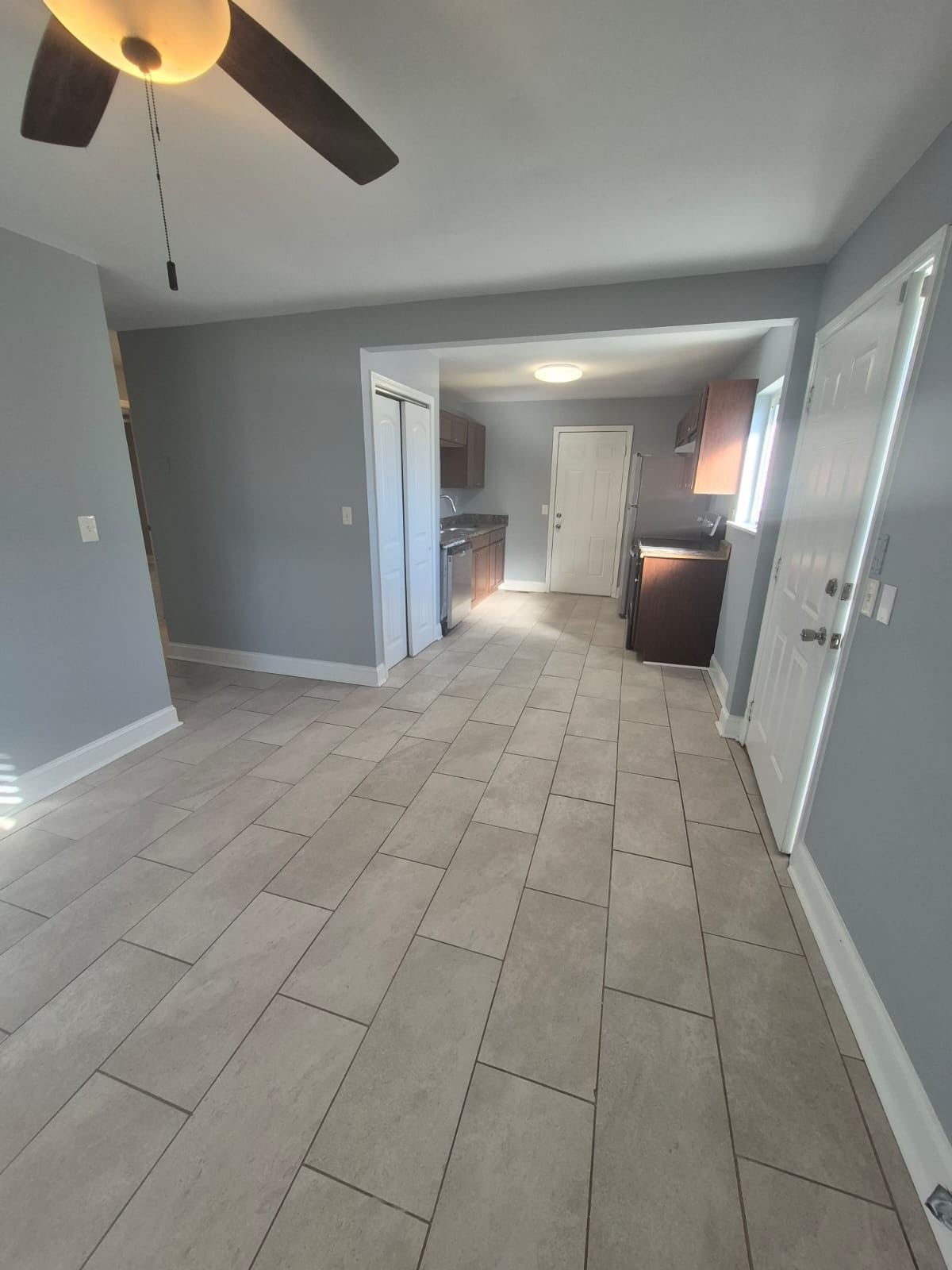 883 W Sharpe Ave Unit: A