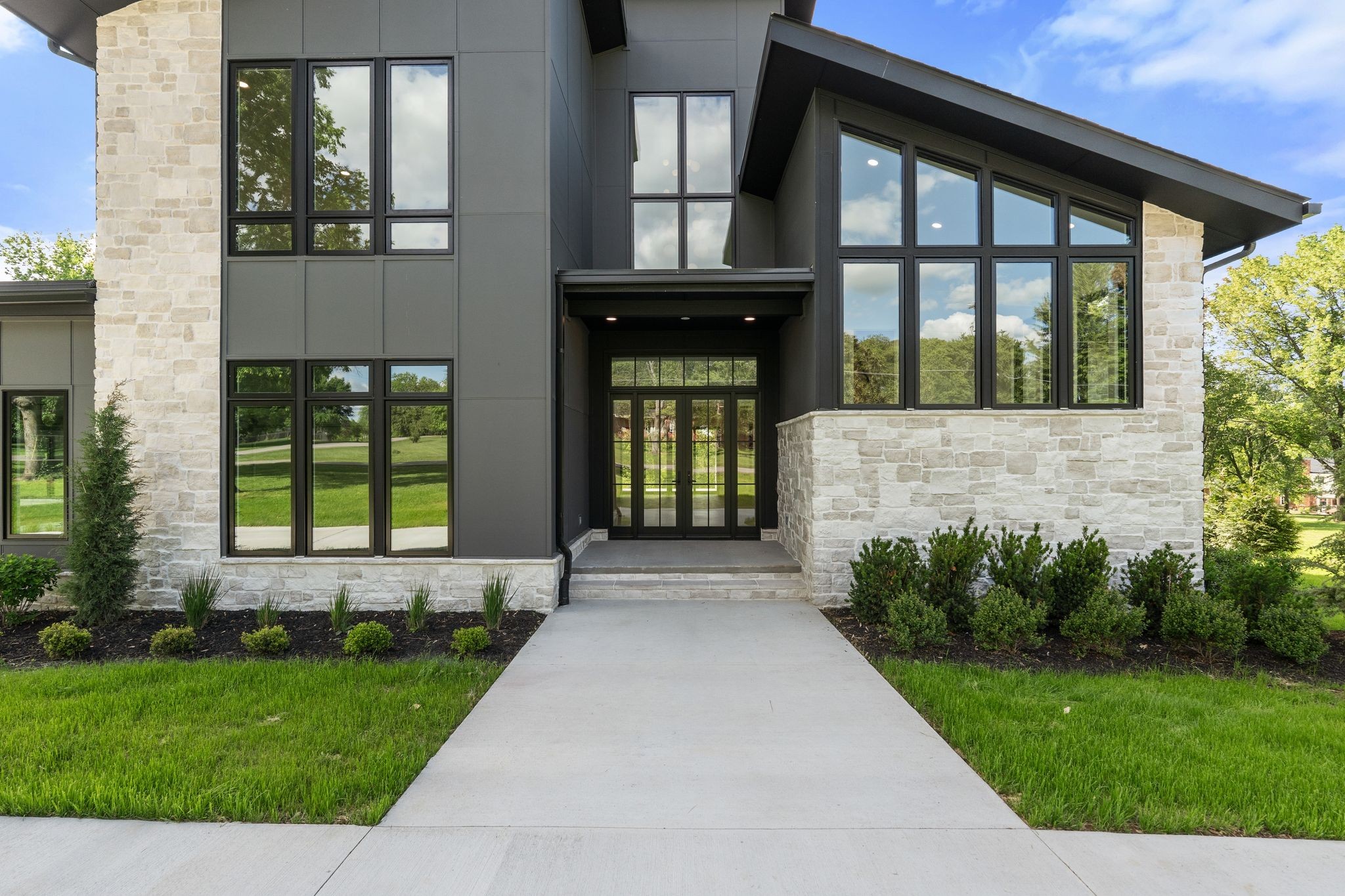 2505 Barclay Dr