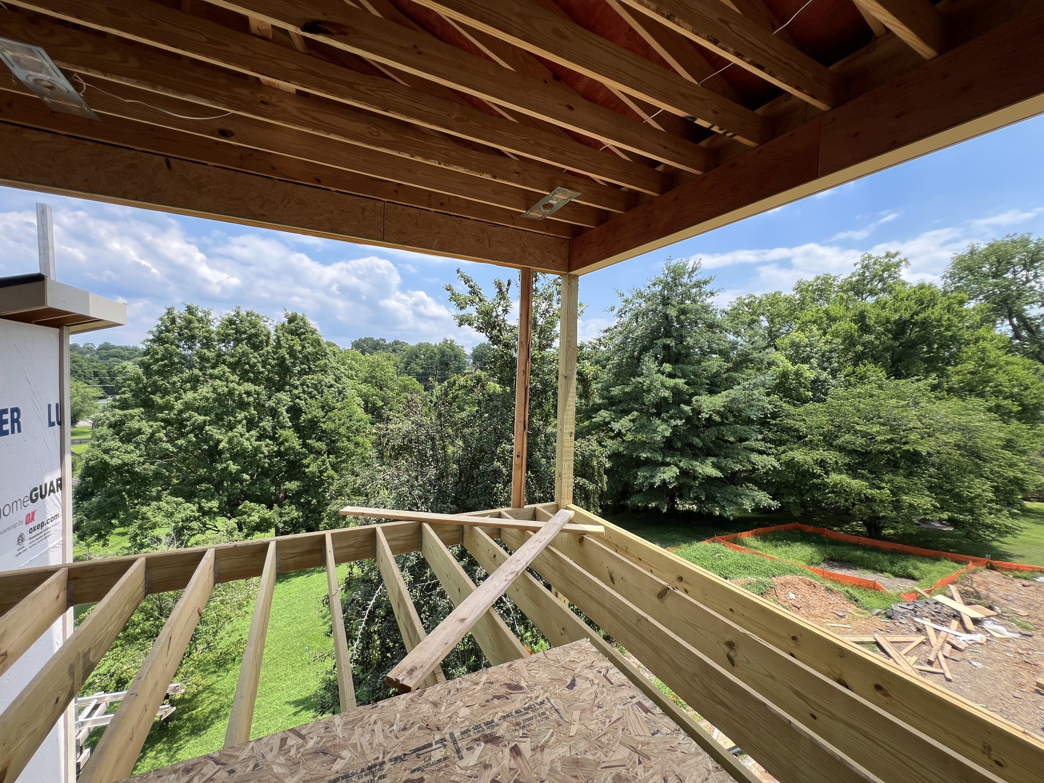 2505 Barclay Dr