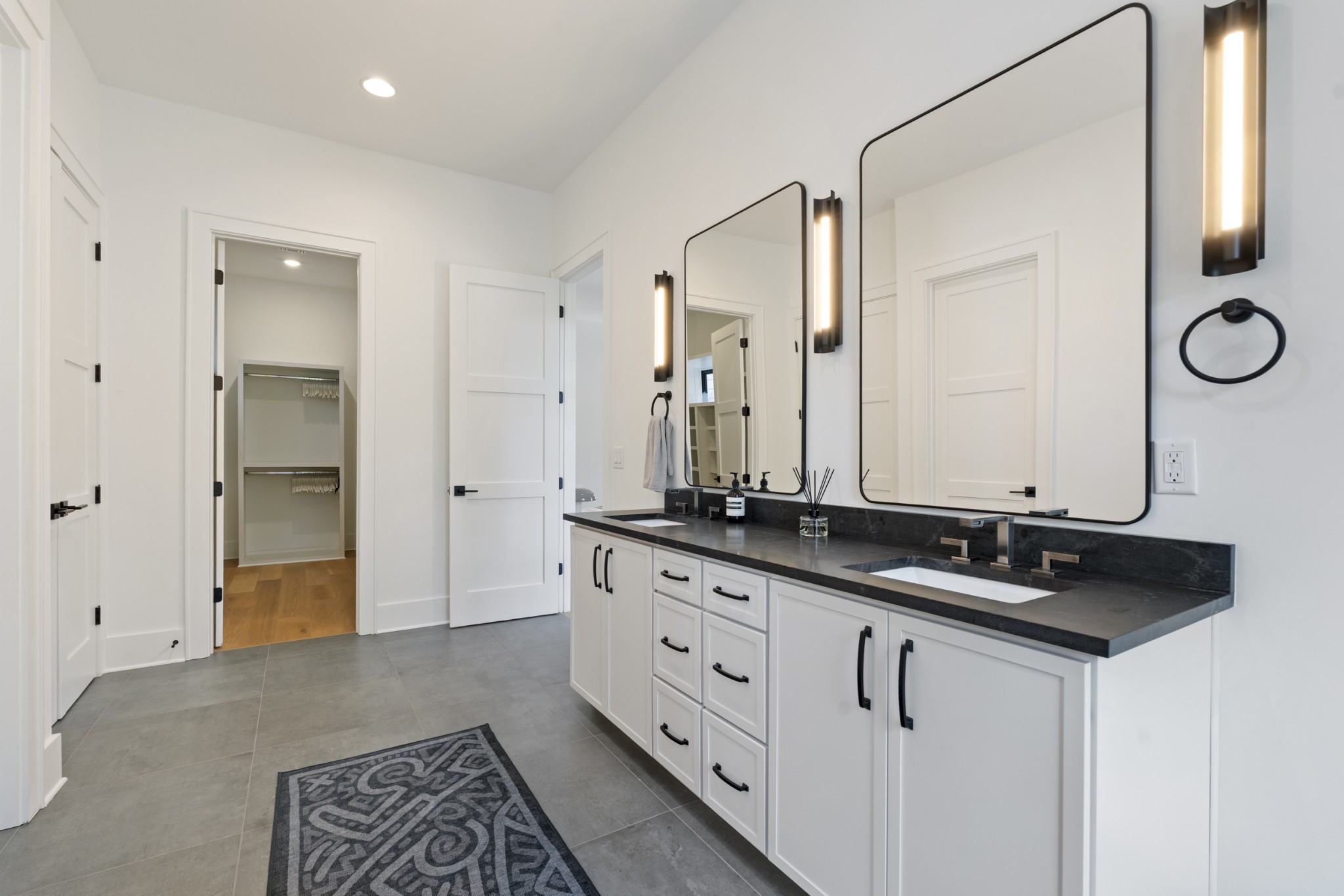 826 Kirkwood Ave Unit: B